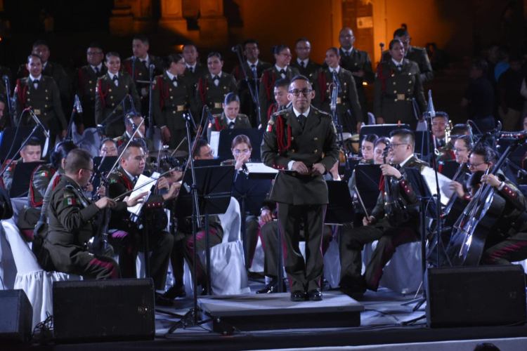 Orquesta Sinfónica, Coro y Mariachi de la SEDENA le Cantan a Dolores Hidalgo