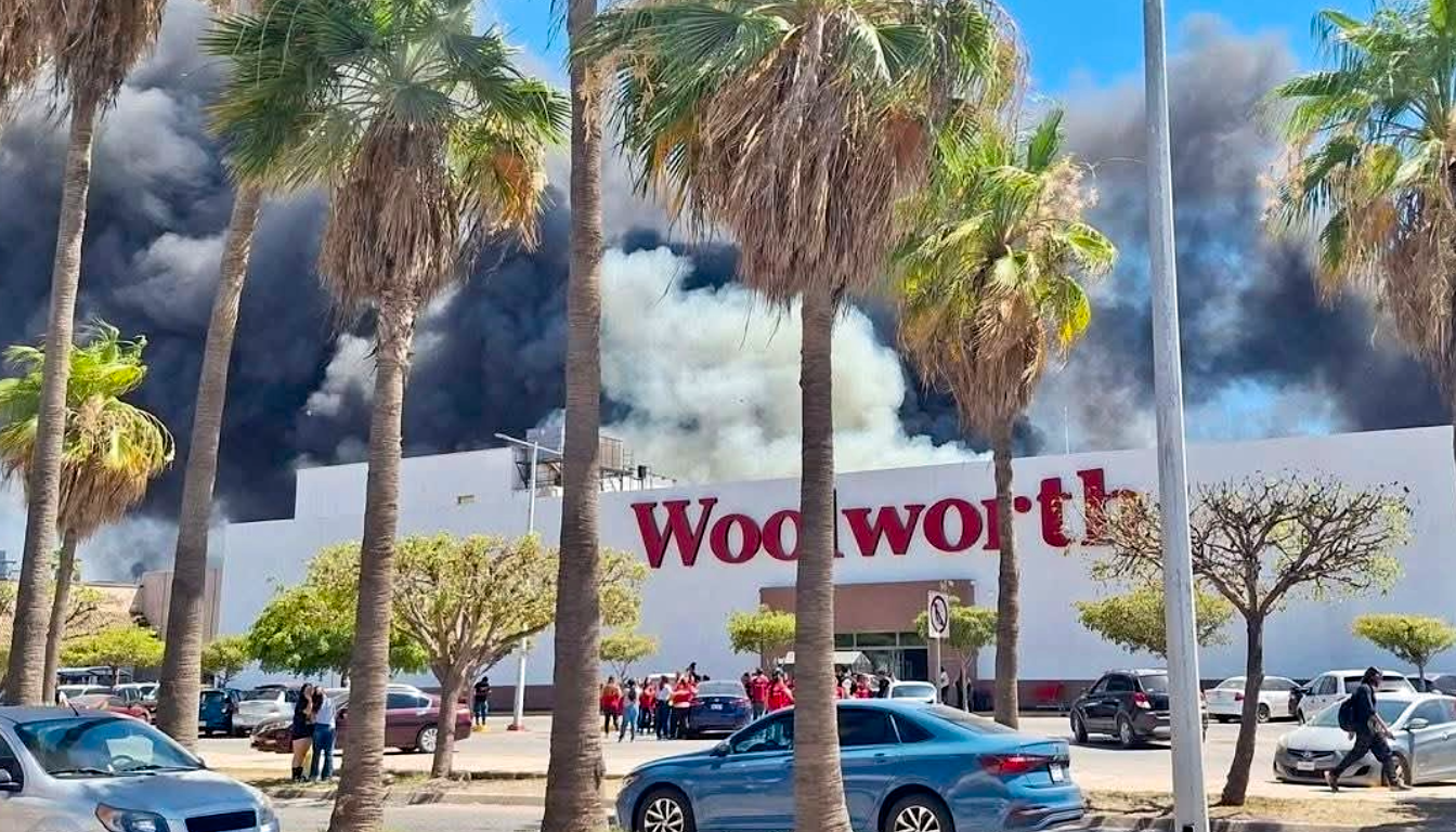 Incendio en Plaza Fiesta Las Palmas en Los Mochis deja saldo de 5 fallecidos y decenas de heridos